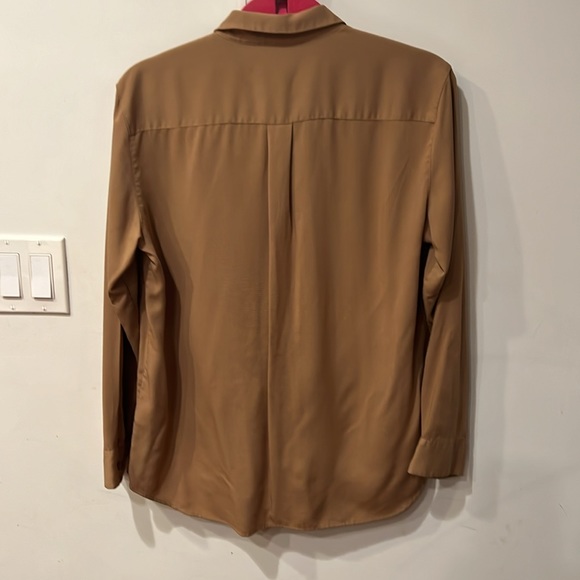 ๐ดUNIQLO - Soft Brushed Long Sleeve Camel Shirt - Size L - Picture 4 of 10